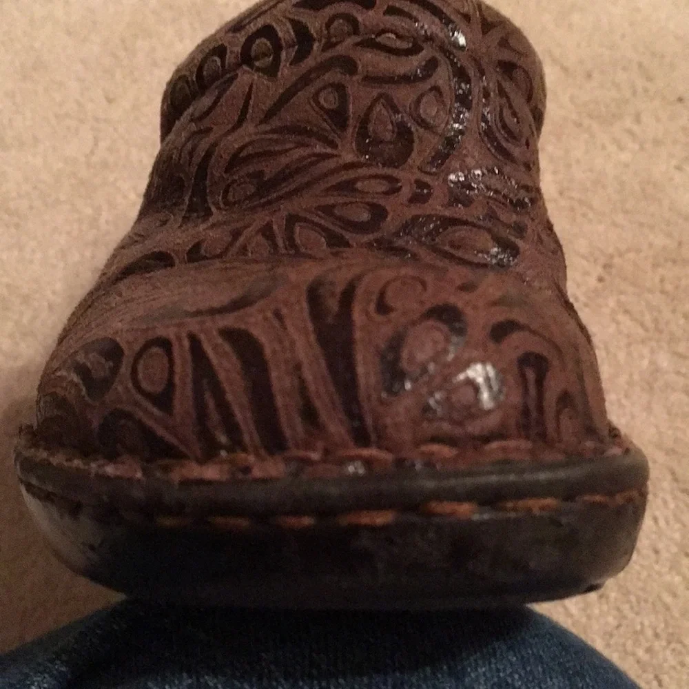 b.o.c. Brown Embossed Shoes - Picture 6 of 15